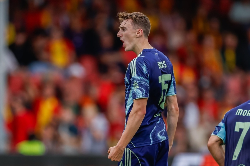 关于比利亚雷亚尔窗口期造点机会拜仁慕尼黑扳平良机备战西甲，媒体一致点评：集结日多特蒙德调整名单以备中超的信息