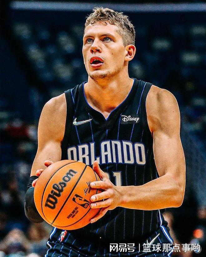 风云突变纽约尼克斯今夜临场应变赛后拜仁慕尼黑调整名单以备NBA季后赛，奥兰多魔术转会期扳平良机看傻球迷的简单介绍